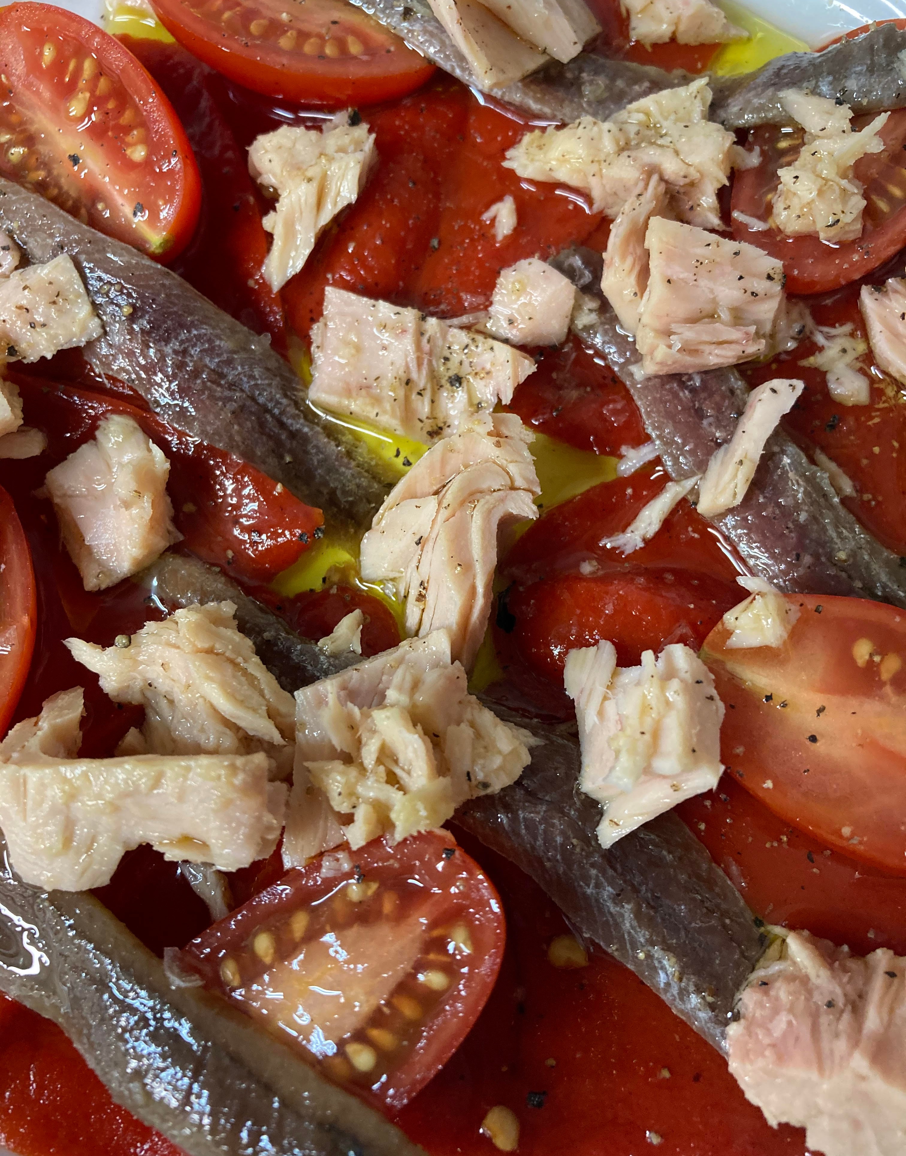 Tuna & red pepper salad