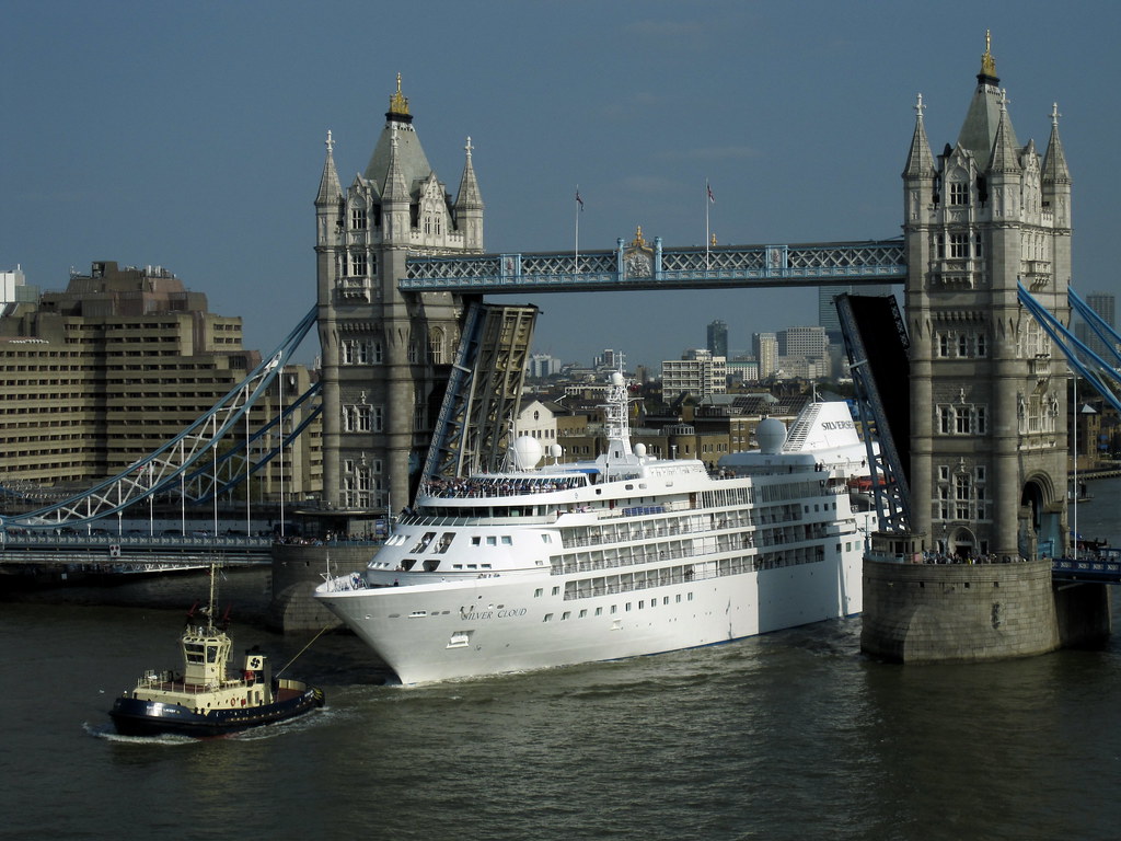 Did You Know… The Tower Bridge Can Easily Accommodate a 1000 Passenger Cruise Ship?