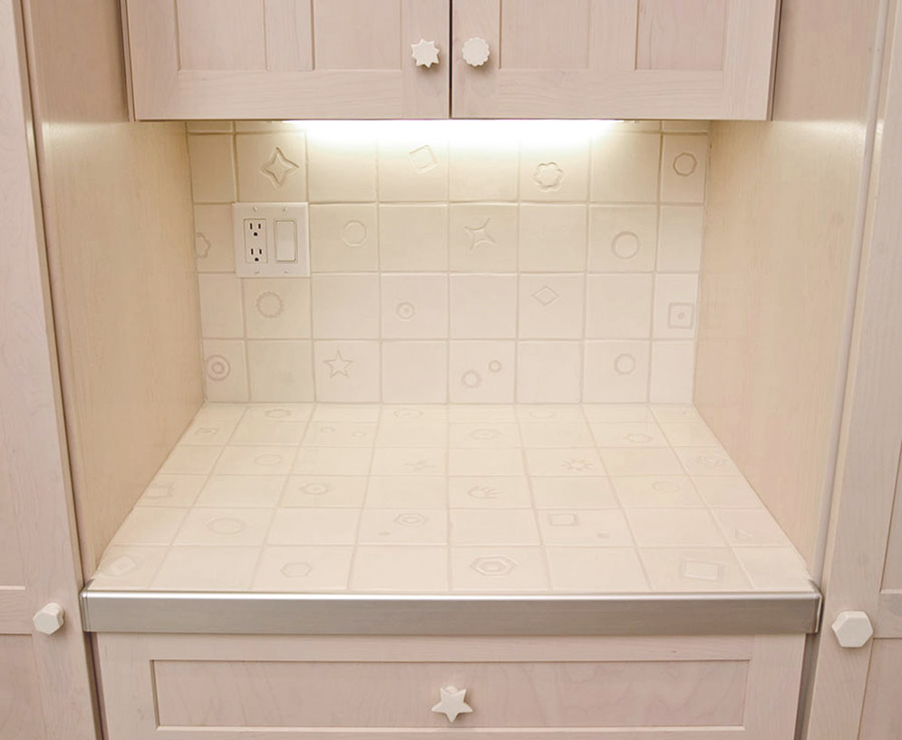 Kitchen ceramic tiles and backsplash